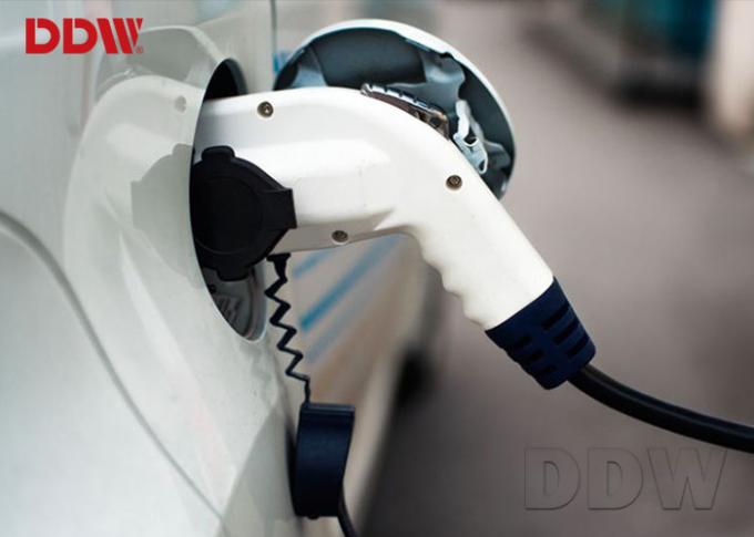 ISO9001 all'aperto a 65 pollici ha personalizzato il mucchio astuto per energia - l'automobile 2500nits DDW-AD6501S della tassa del contrassegno di Digital di colore